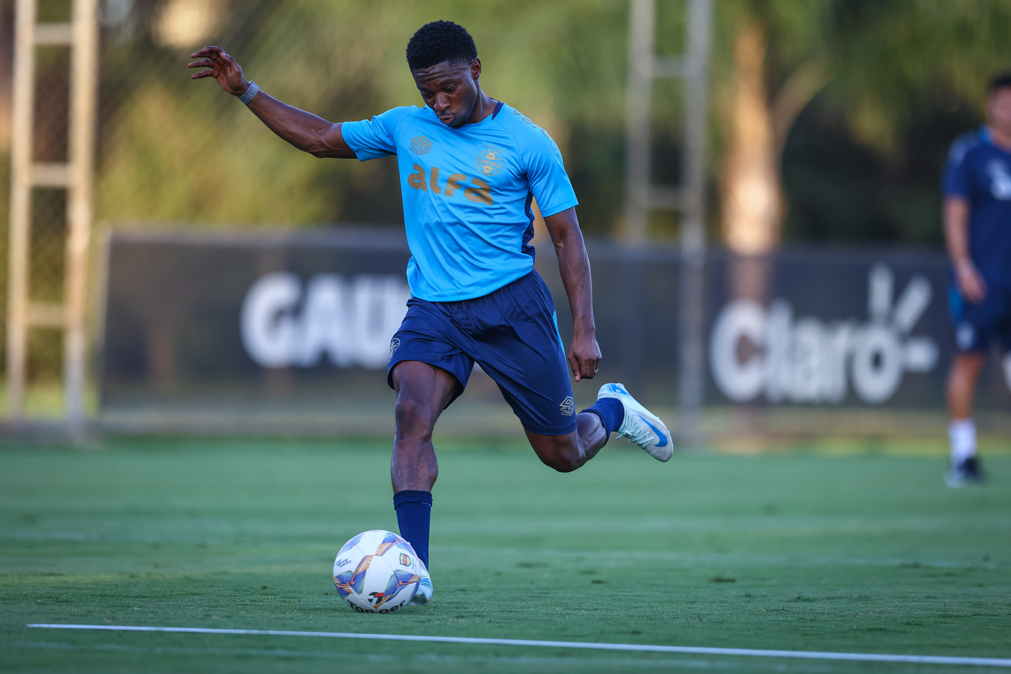 Amuzu em treino pelo Grêmio. (Foto: Lucas Uebel/GFBPA)