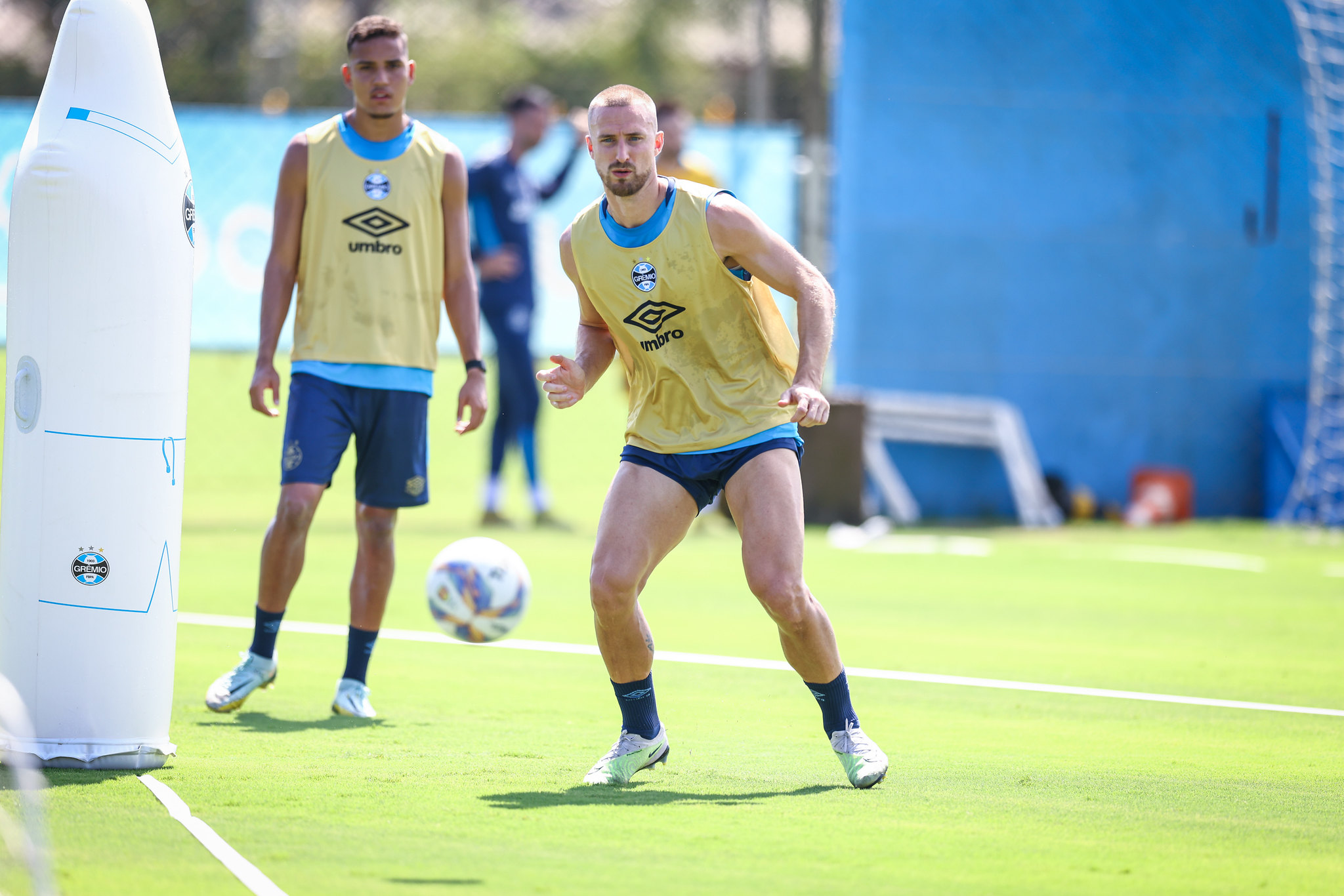 Rodrigo Ely em treino pelo Grêmio. (Foto: Lucas Uebel/GFBPA)