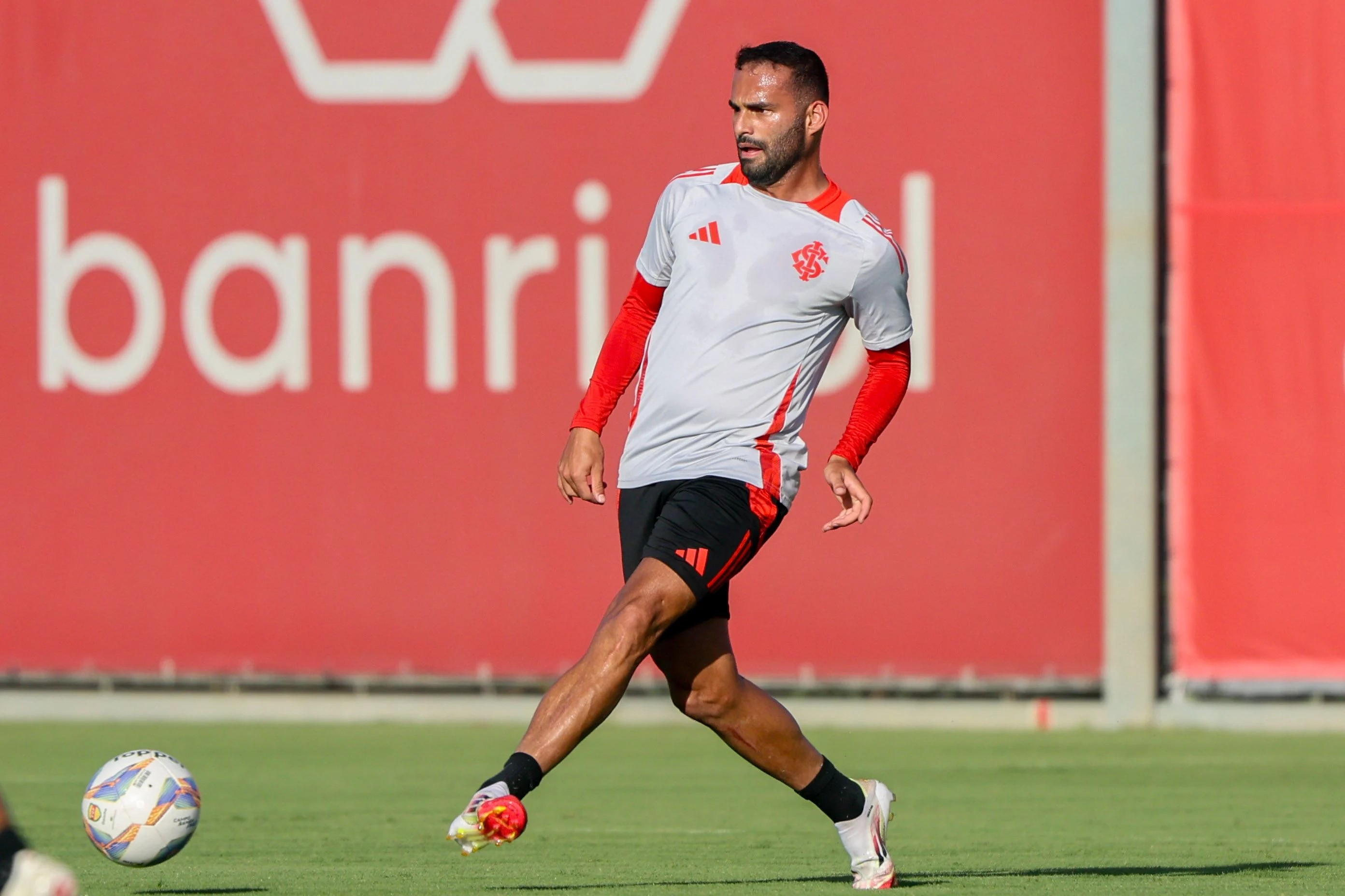 Thiago Maia em treino pelo Inter. (Foto: Ricardo Duarte/SCI)