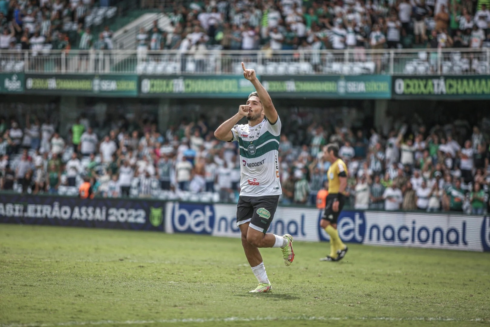 Andrey comemora gol com a camisa do Coritiba. (Foto: Felipe Dalke/CFC)