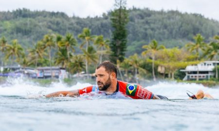 Alejo Muniz surfando na WSL. (Foto: Brent Bielmann / WSL)