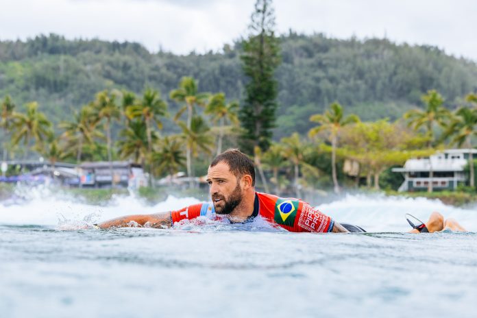 Alejo Muniz surfando na WSL. (Foto: Brent Bielmann / WSL)