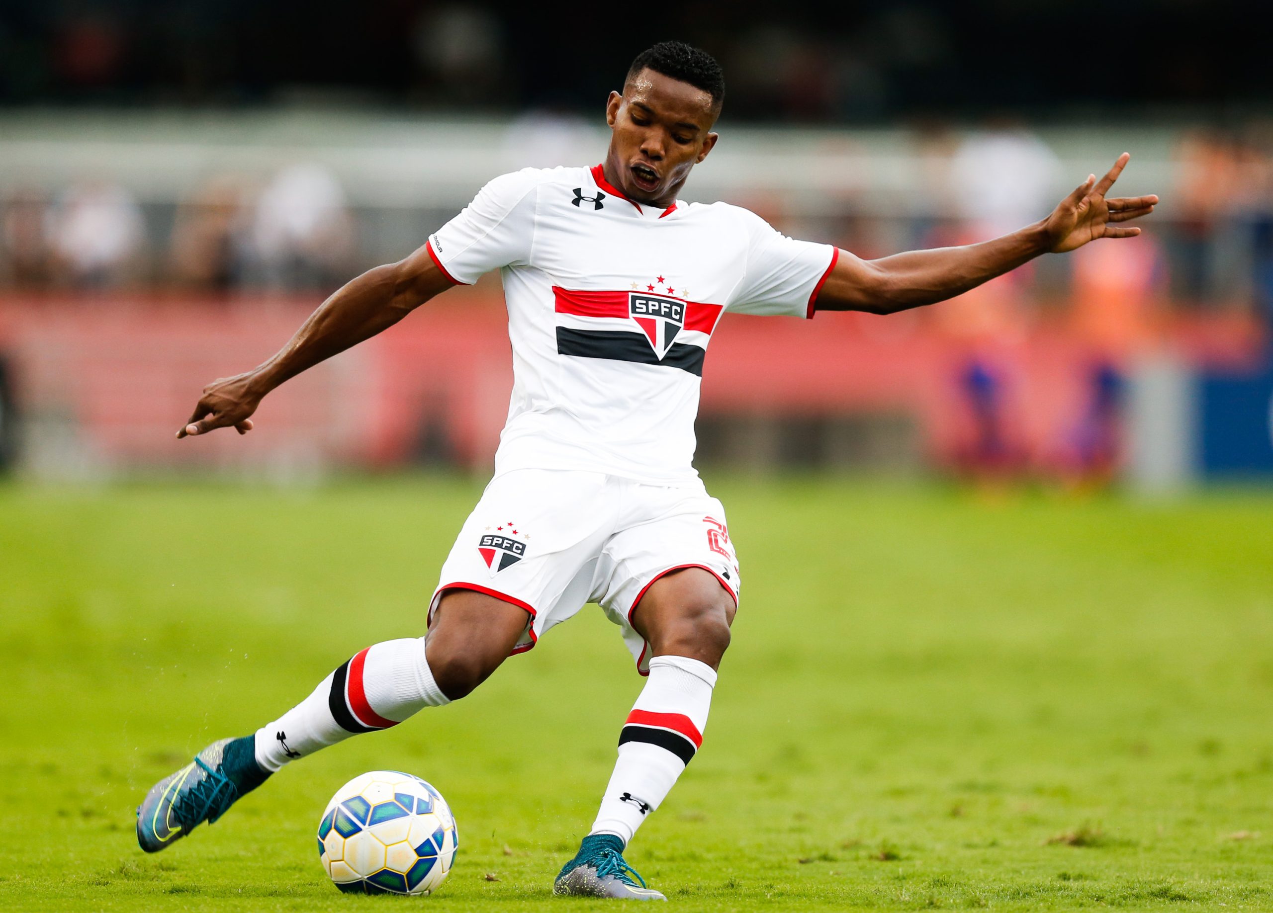 Thiago Mendes pelo São Paulo em 2015 (Photo by Alexandre Schneider/Getty Images)