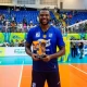 Paulo com o troféu Viva Vôlei após a vitória do Itambé Minas na Copa Brasi