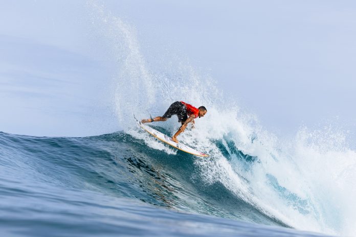 Italo Ferreira em Pipeline, WSL. (Foto: Brent Bielmann / WSL)