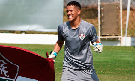 Pedro Rangel com a camisa do Fluminense. (Foto: Lucas Merçon/FFC)