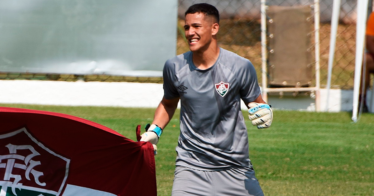 Pedro Rangel com a camisa do Fluminense. (Foto: Lucas Merçon/FFC)