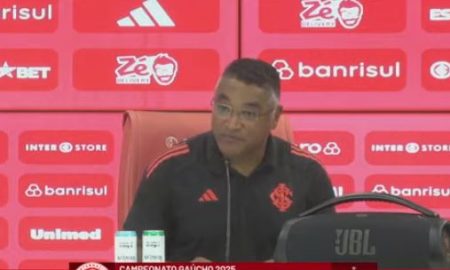 Roger projeta preparação para clássico Grenal 444: 'pensando no coletivo' (Foto: Reprodução/Youtube/SC Internacional)