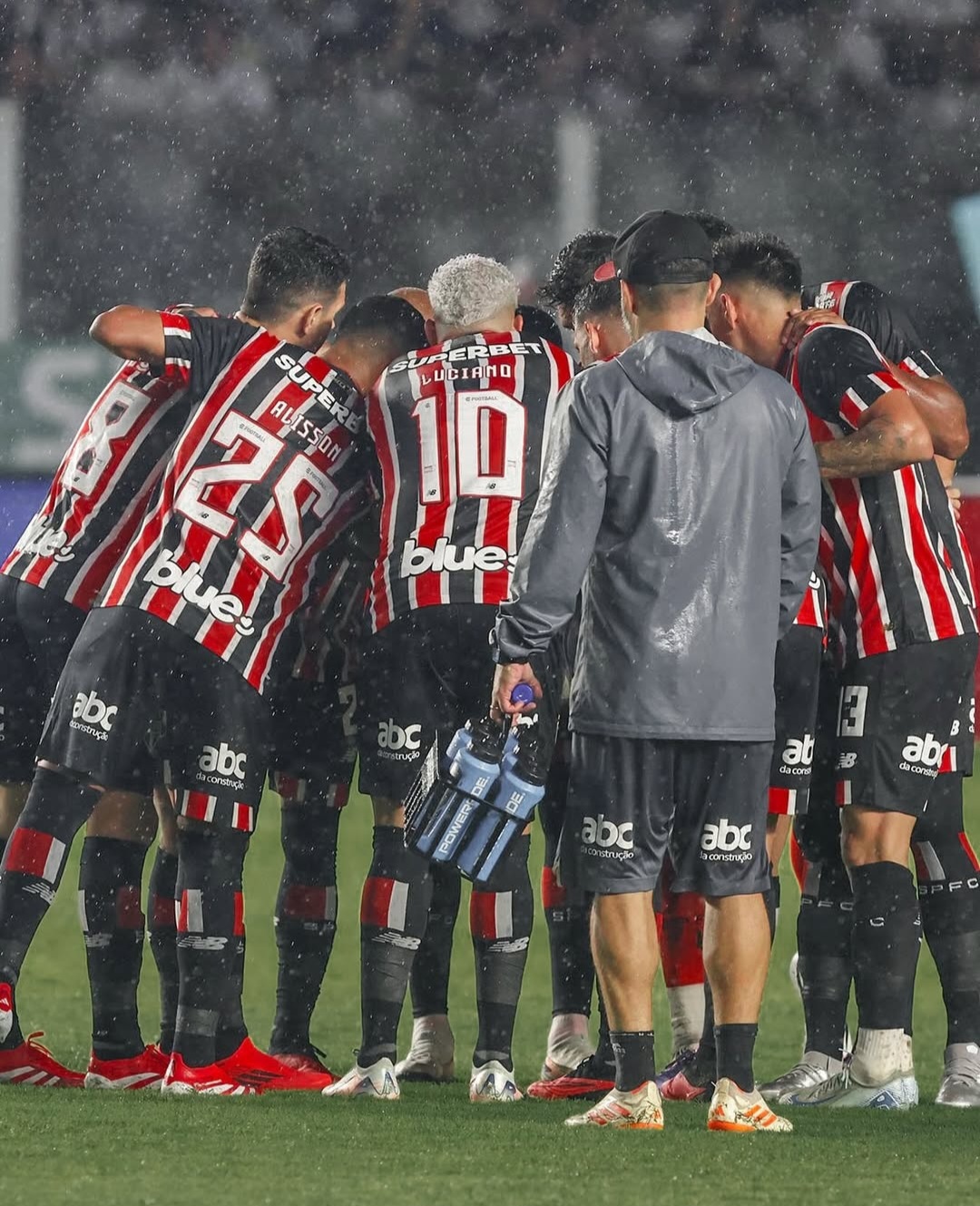 São Paulo sai derrotado no clássico contra o Santos (Photo by Rubens Chiri)