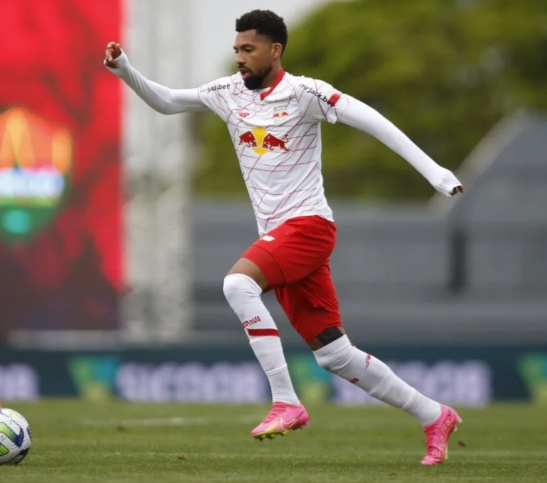 Matheus Fernandes em ação pelo Bragantino (Foto: Ari Ferreira/Red Bull Bragantino)