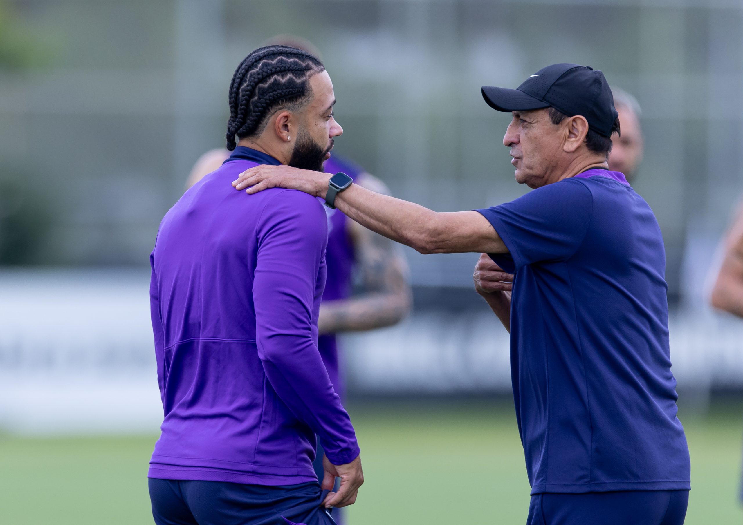 Memphis Depay e Ramón Díaz no Corinthians (Foto: Rodrigo Coca/Agência Corinthians)