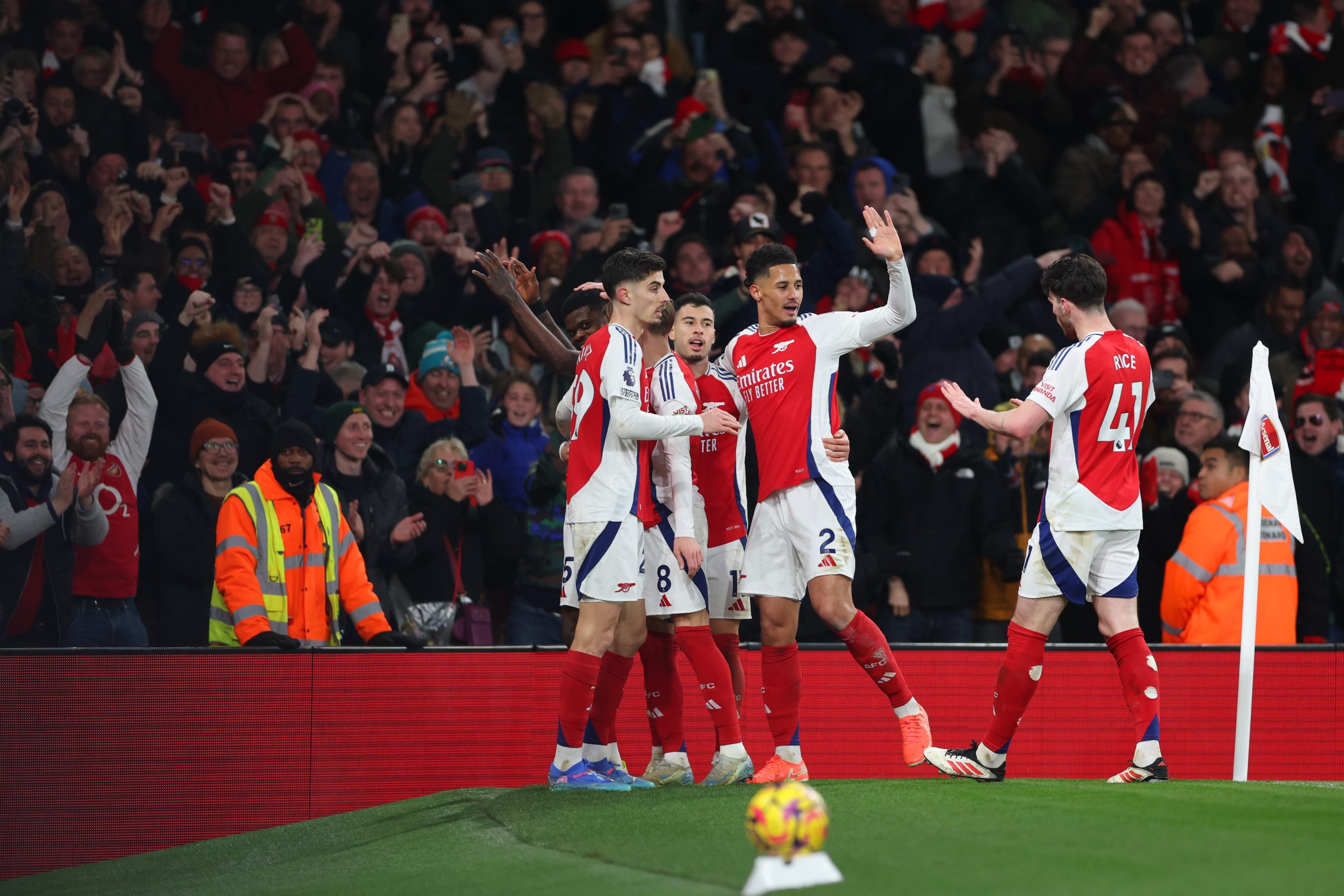 Arsenal comemorando. (Foto:Alex Pantling/Getty Images)