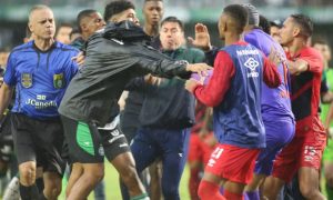 A briga no Athletiba de 25 de janeiro. (Foto: Valquir Aureliano)