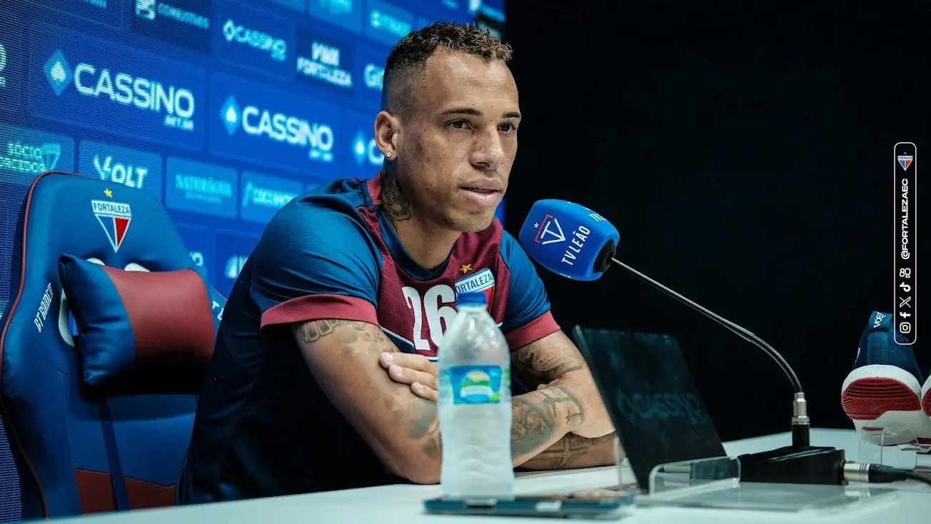 Breno Lopes, em entrevista coletiva. (Foto: Mateus Lotif/FEC)