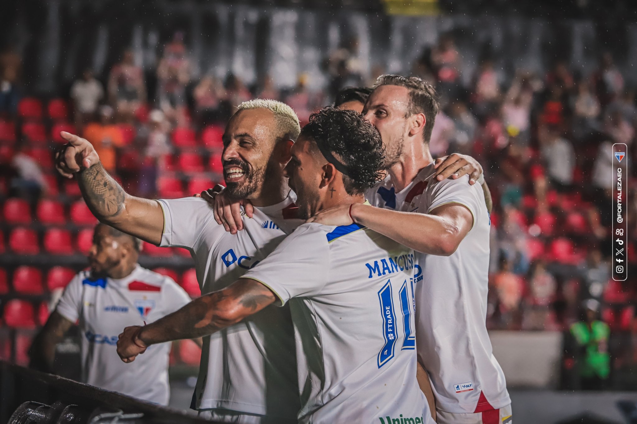 Elenco do Fortaleza comemora o gol. (Foto: Mateus Lotif/FEC)