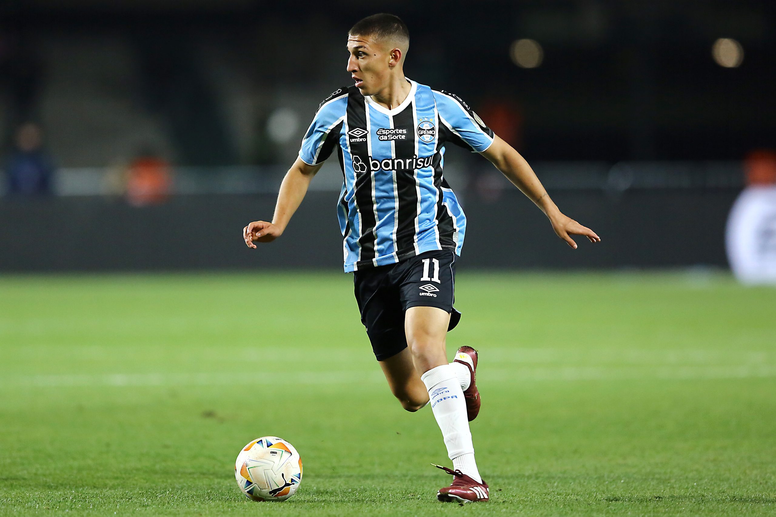 Monsalve marca e é destaque do Grêmio (Foto: Heuler Andrey/Getty Images)