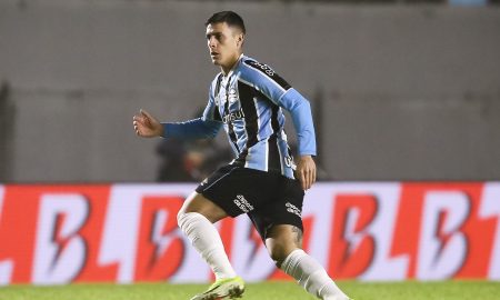 Atacante do Grêmio recebe sondagem de time argentino (Foto: Pedro H. Tesch/Getty Images)