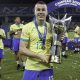 Igor Serrote com a taça de campeão do Sul-Americano Sub-20. (Foto: Rafael Ribeiro/CBF)