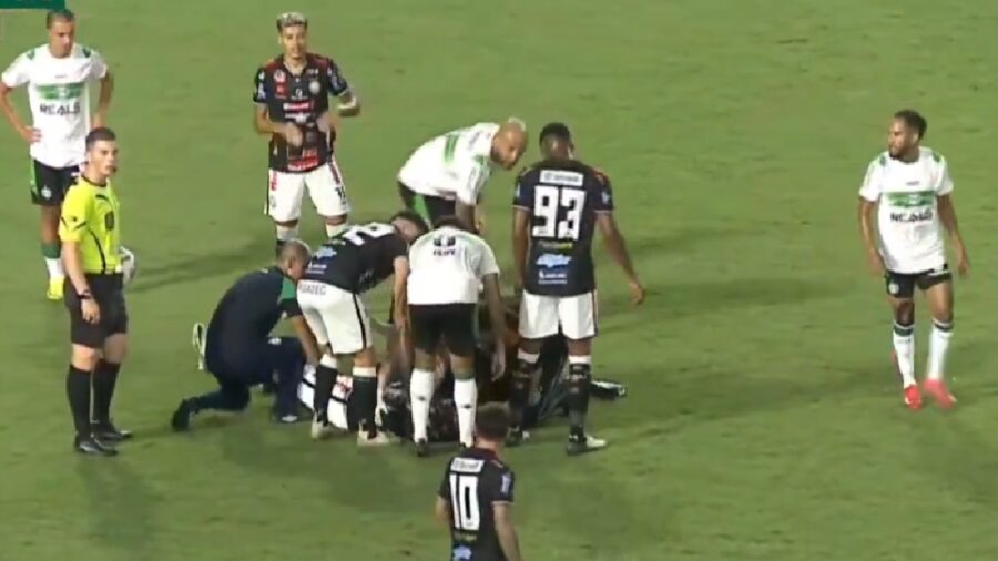 Momento em que o volante Jacy, do Operário, caiu em campo. (Foto: Reprodução/TV Coxa)