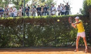 João Fonseca treina com bastante público (Foto: @argentinaopentennis / Ieb+ Argentina Open)