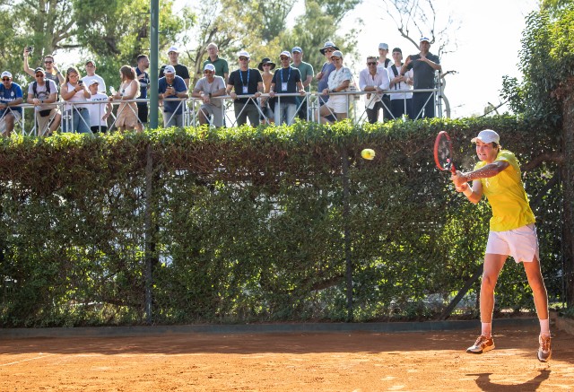 João Fonseca treina com bastante público (Foto: @argentinaopentennis / Ieb+ Argentina Open)