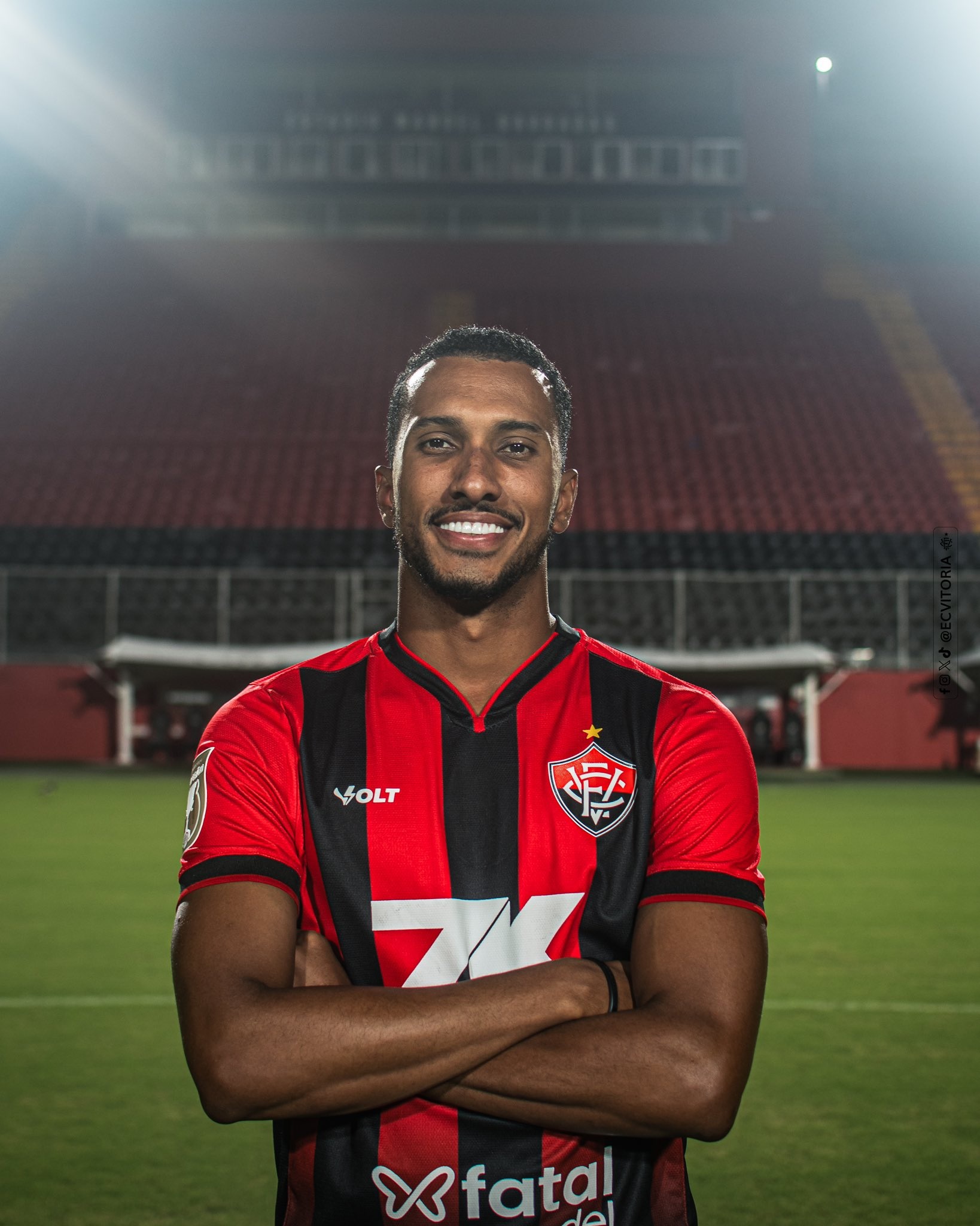 Lucas Braga é anunciado no Vitória. (Foto: Victor Ferreira/ECV)