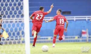 Alan Kardec e Luiz Fernando comemorando o gol marcado (Foto: José Tramontin/athletico.com.br)