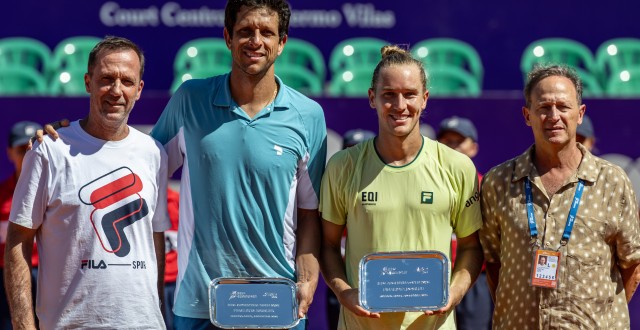 Matos de amarelo com Melo de azul ao seu lado esquerdo (Foto: @argentinaopentennis / Ieb+ Argentina open)