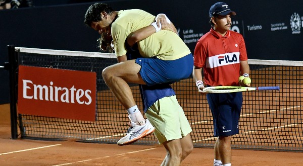 Matos de azul e Melo de amarelo (Foto: Fotojump)