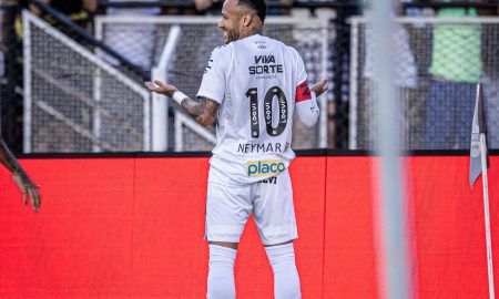 Neymar em gol olímpico - (Foto: Santos FC)