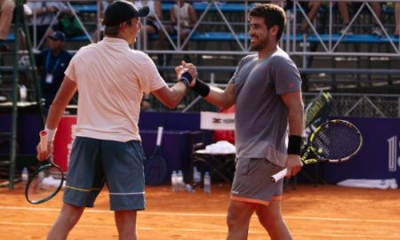 Orlando Luz de frente e Gregoire Jacq de costas (Foto: @argentinaopentennis / Ieb+ Argentina open)