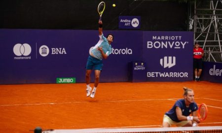 Rafael Matos de azul (Foto: @argentinaopentennis / Ieb+ Argentina Open)