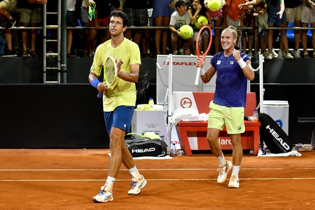 Rafael Matos de azul e Melo de amarelo (Foto: Fotojump)