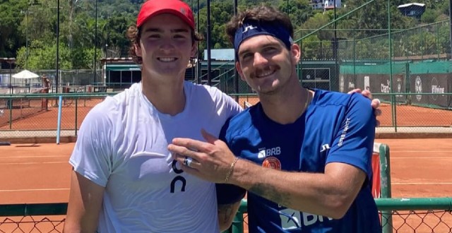 João Fonseca de branco e Thiago Wild de azul (Foto: Reprodução Instagram Thiago Wild)