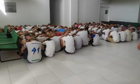 Os torcedores presos no Clássico-Rei (Foto: PMCE/Divulgação)