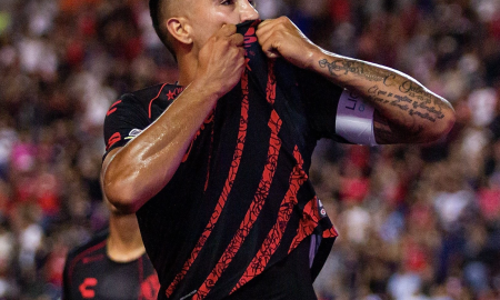 Christian Rivera com a camisa do Tijuana. (Foto: Reprodução/Tijuana)