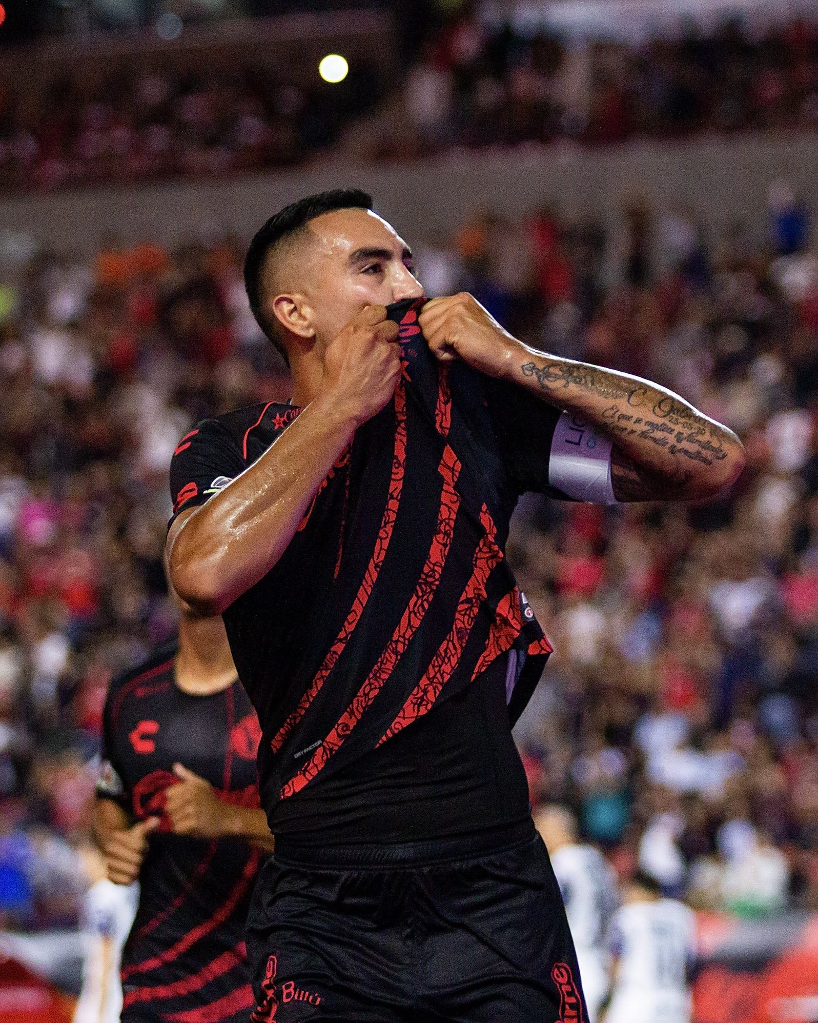 Christian Rivera com a camisa do Tijuana. (Foto: Reprodução/Tijuana)