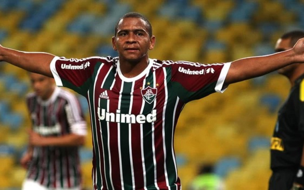 Walter com a camisa do Fluminense.