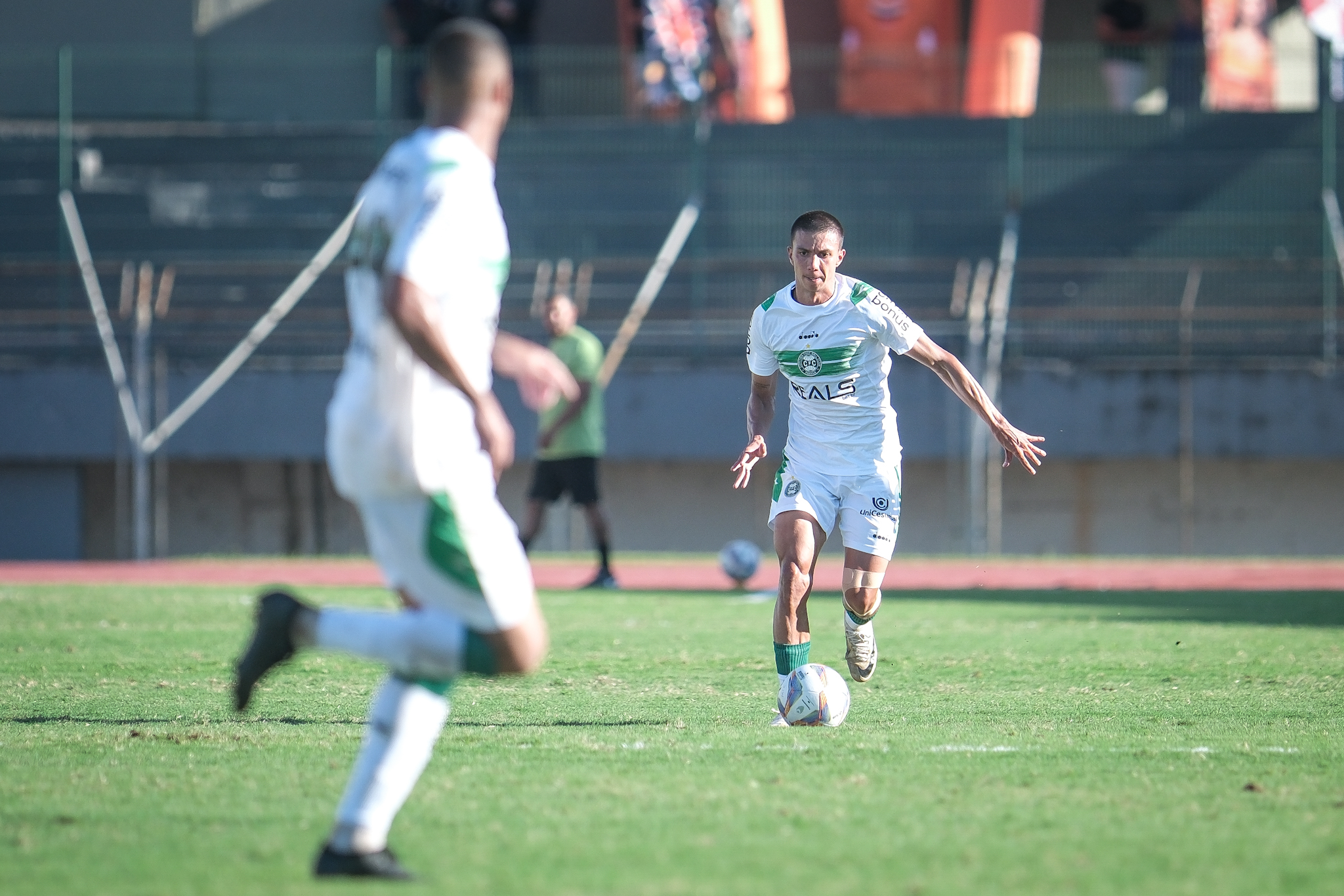 João Almeida em atuação pelo Coritiba. (Foto: JP Pacheco/CFC)