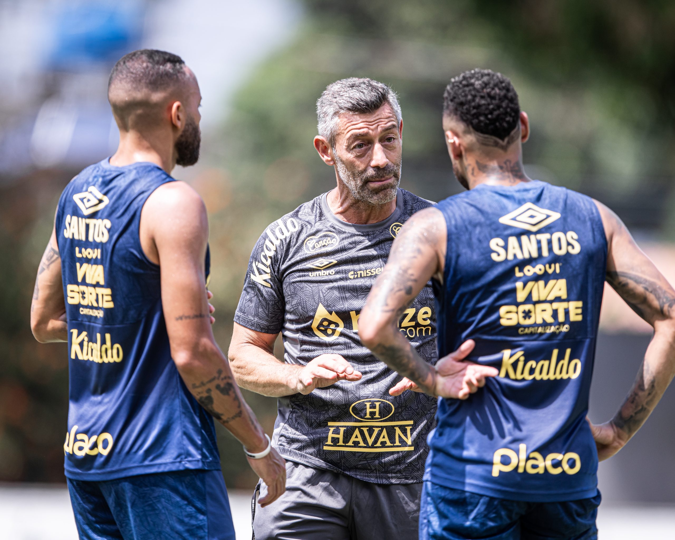 Pedro Caixinha, Guilherme e Neymar (Foto: Raul Baretta/ Santos FC)