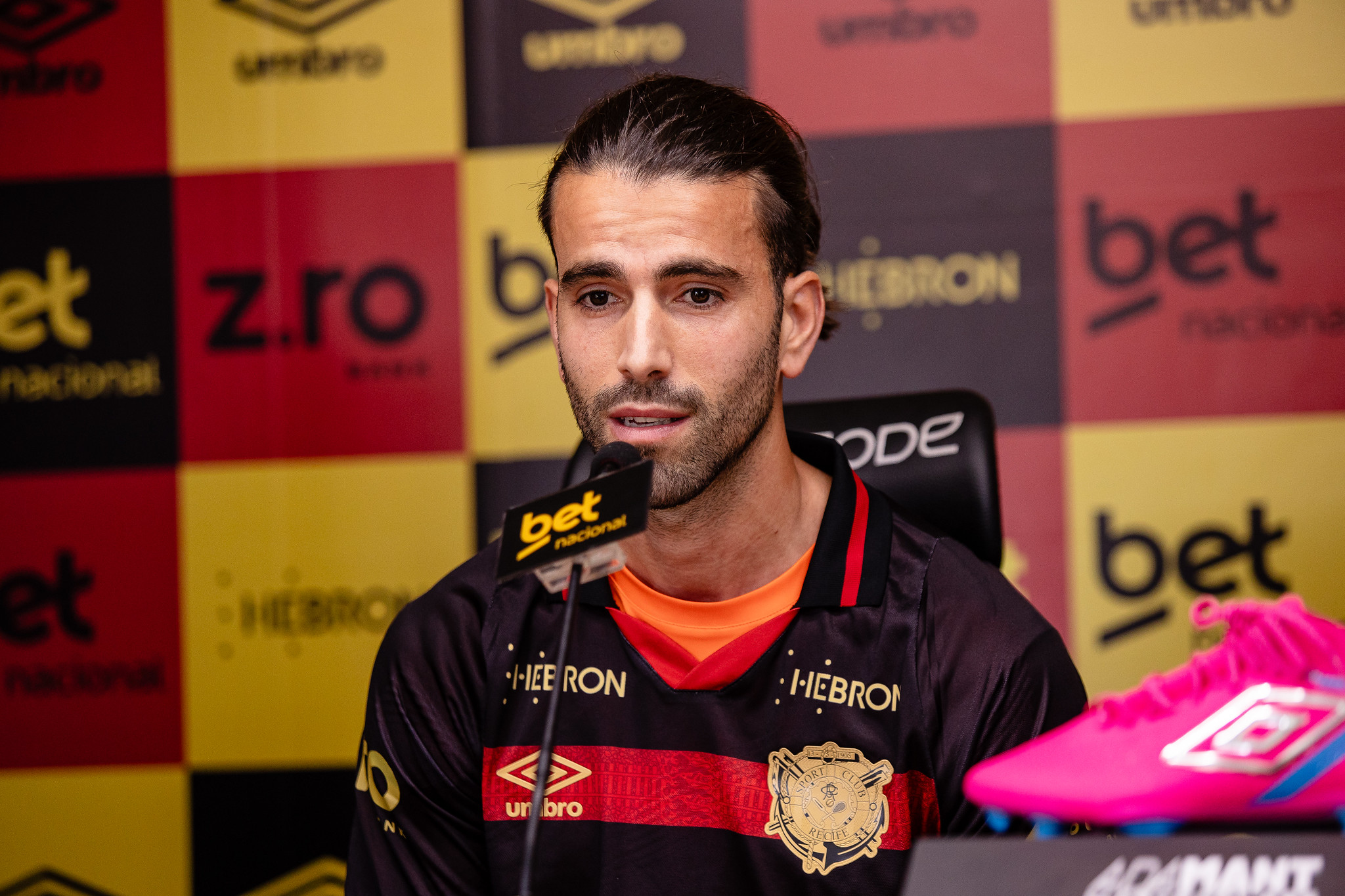 Sérgio Oliveira em apresentação pelo Sport. (Foto: Paulo Paiva/SCR)