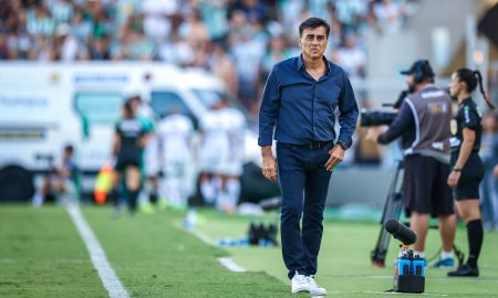 O treinador Gustavo Quinteros. (Foto: Lucas Uebel/GFBPA)