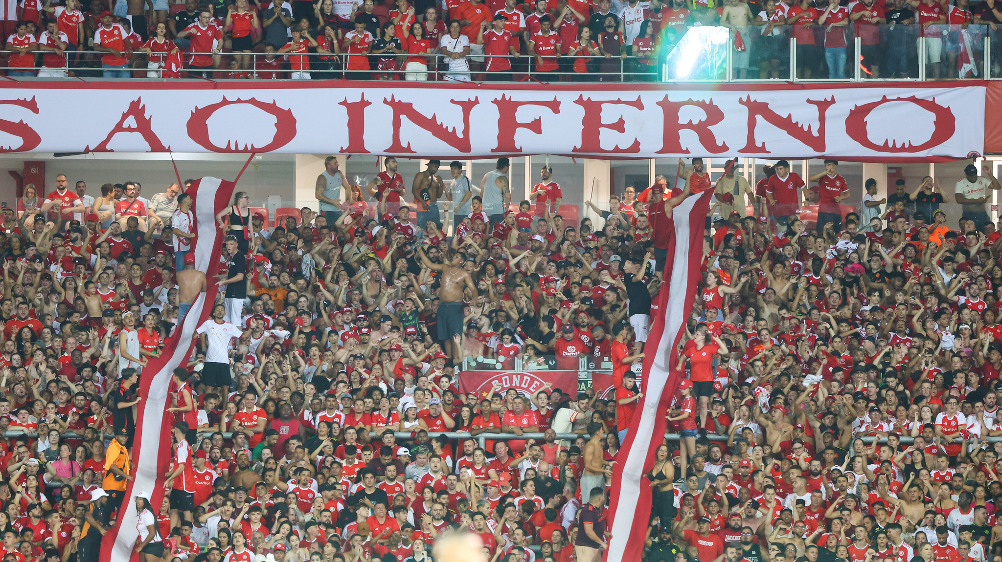 Torcida do Inter no Beira-Rio. (Foto: Ricardo Duarte/SCI)