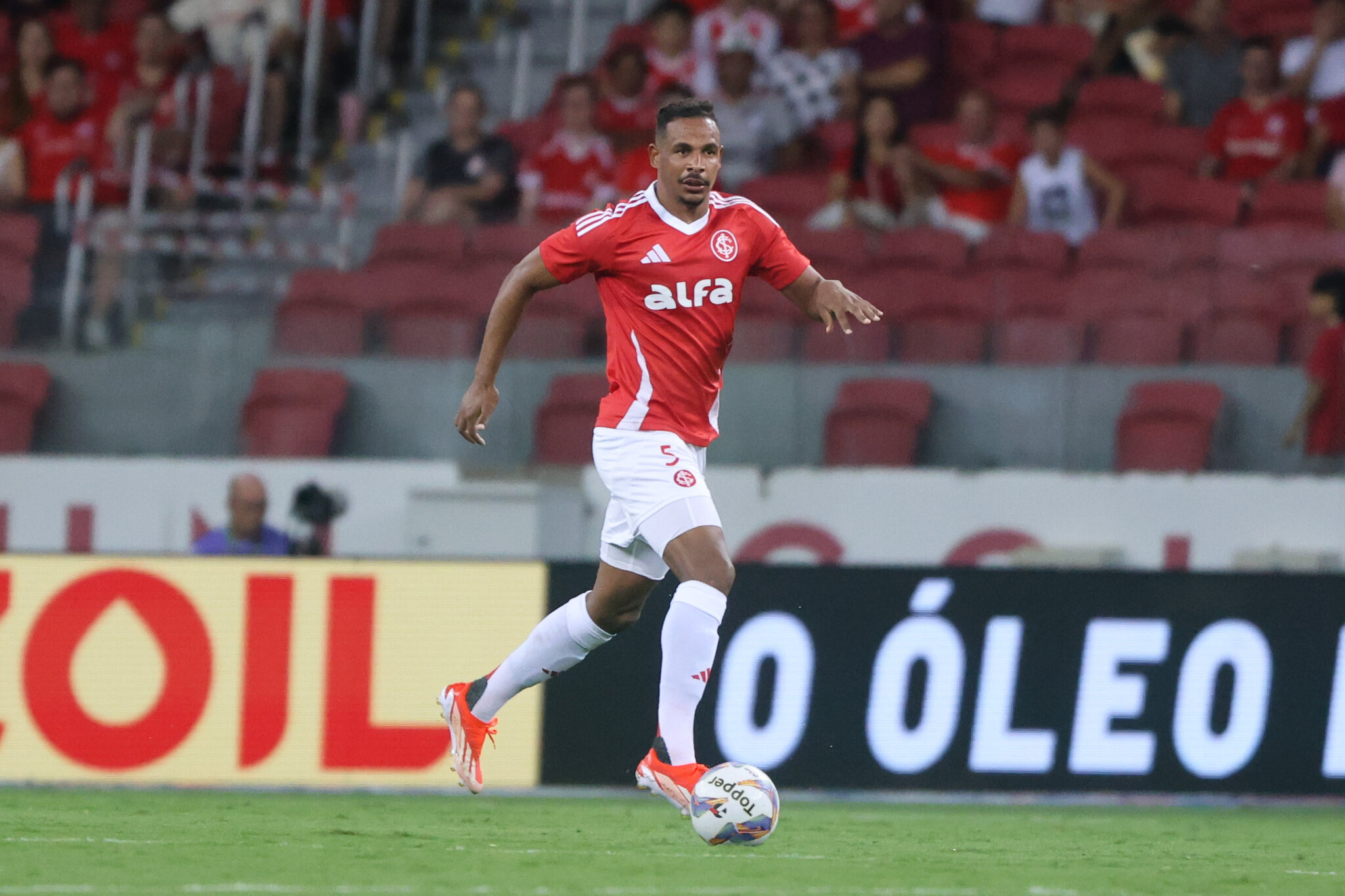 Fernando em atuação pelo Inter. (Foto: Ricardo Duarte/SCI)