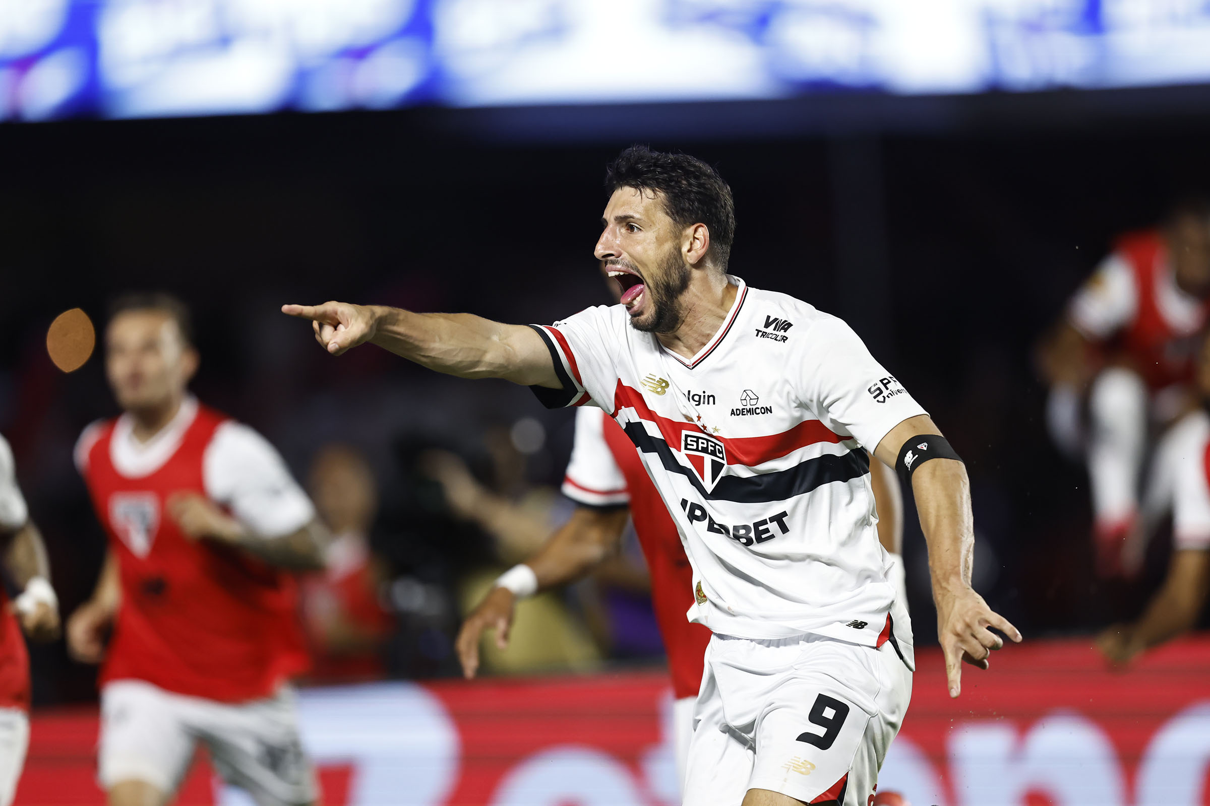 (Foto de Rubens Chiri, Miguel Schincariol e Paulo Pinto/Saopaulofc.net)