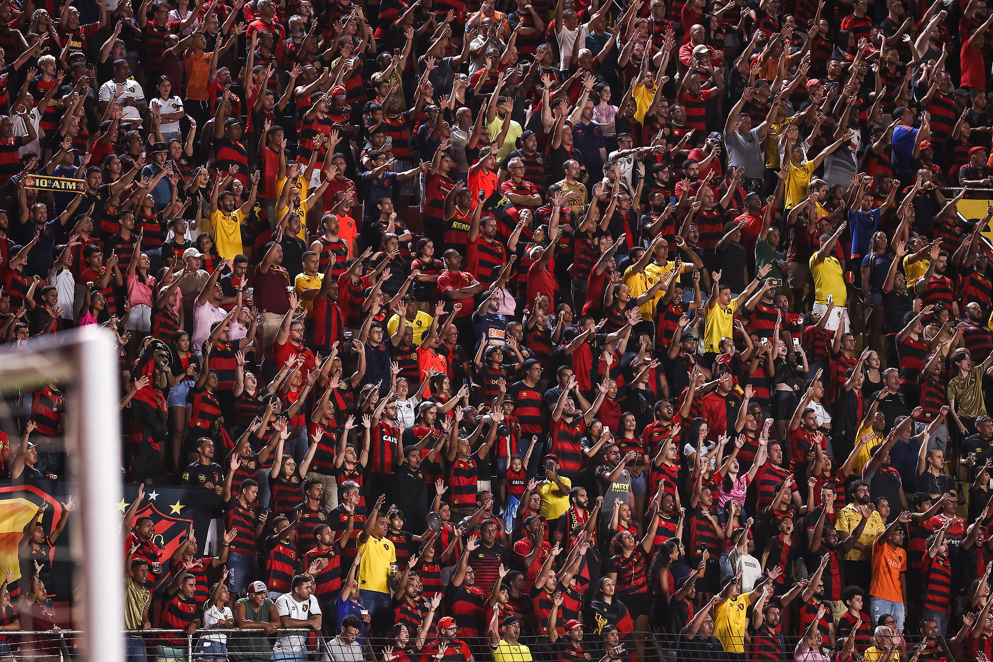 Torcida do Sport presenta na Ilha do Retiro. (Foto: Paulo Paiva/SCR)