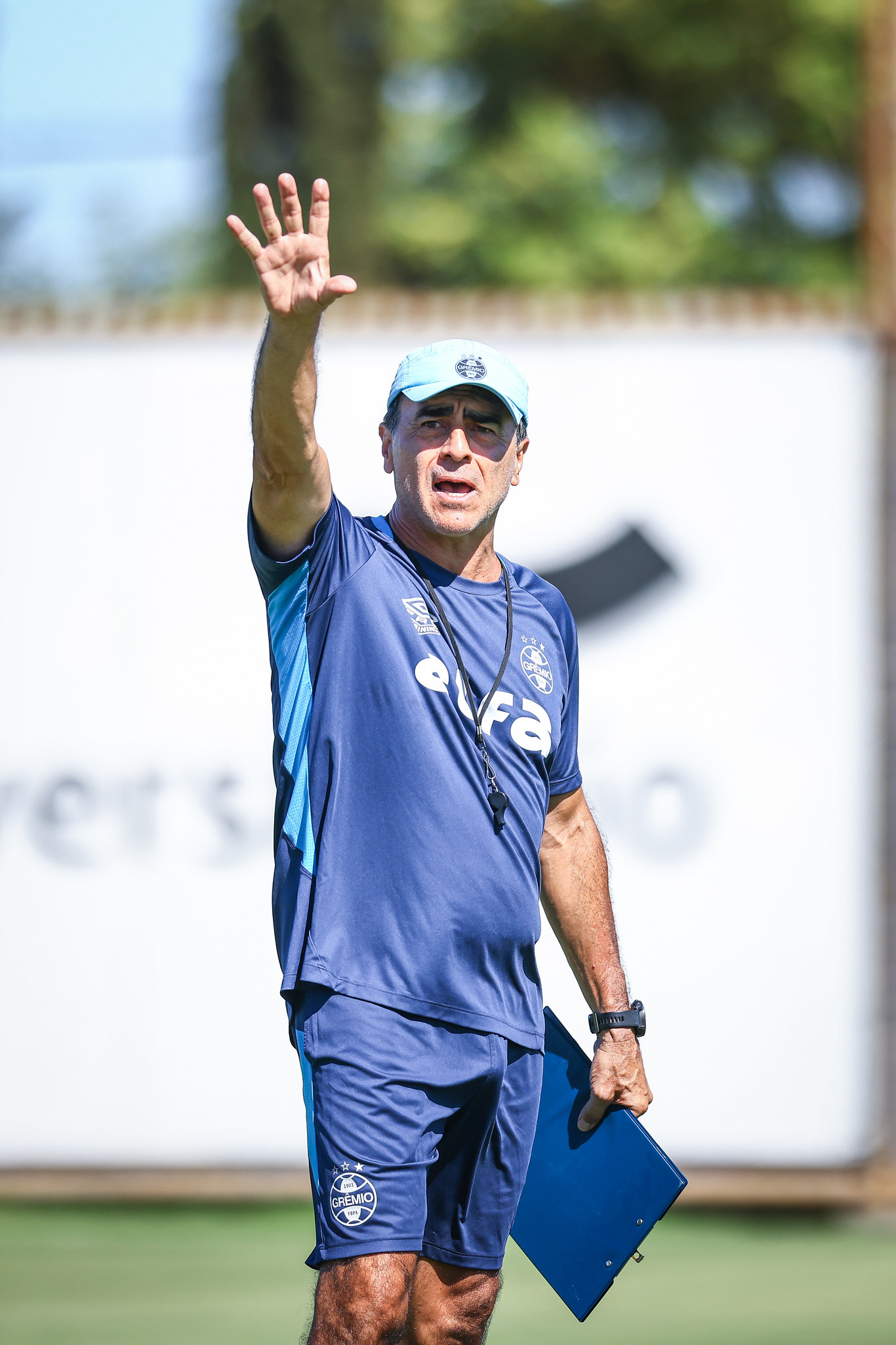 O técnico Gustavo Quinteros. (Foto: Lucas Uebel/GFBPA)