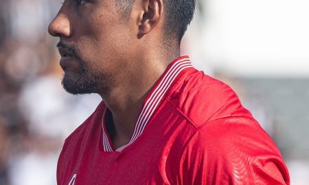 Luís Segovia com a camisa do CRB. (Foto: Reprodução/CRB)