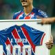 Gabriel Xavier recebe homenagem do Bahia. (Foto: Letícia Martins/ECB)