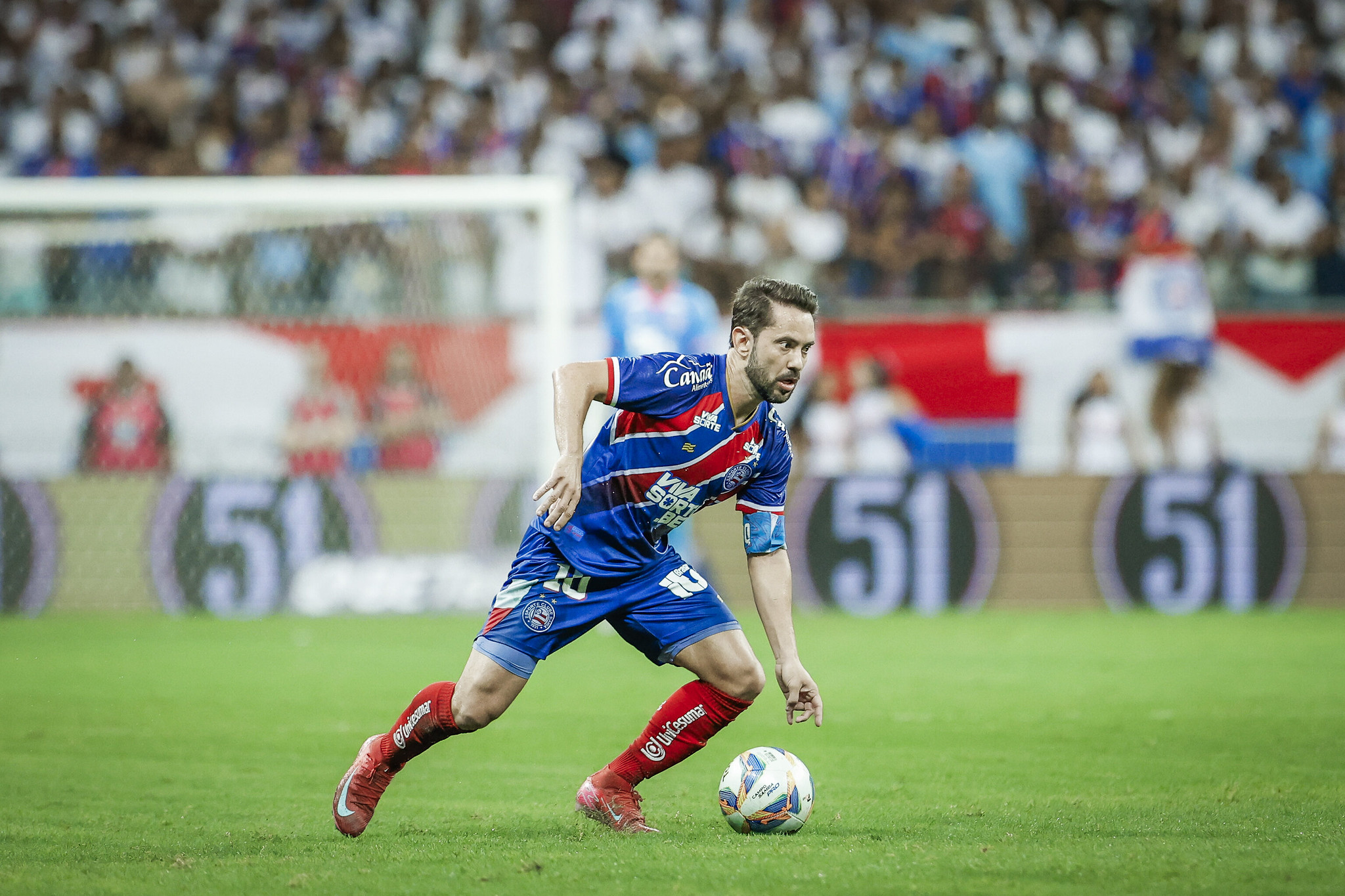 Everton Ribeiro em ação no Ba-Vi. (Foto: Rafael Rodrigues/ECB)